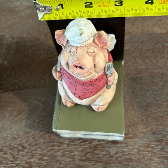 When Pigs Fly! Adorable Pig Book Ends - Picture 6 of 6